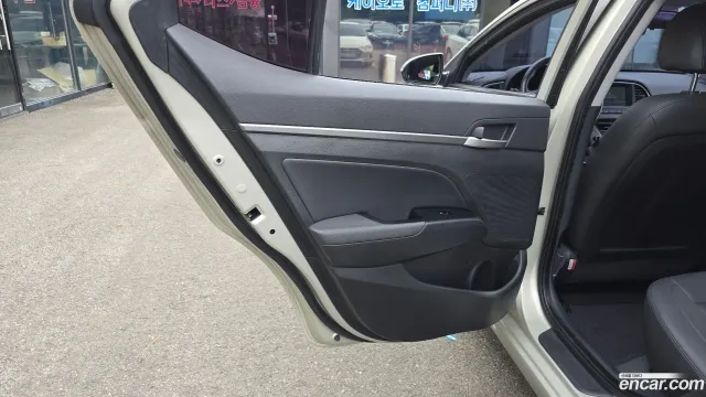 Hyundai Elantra (Avante)