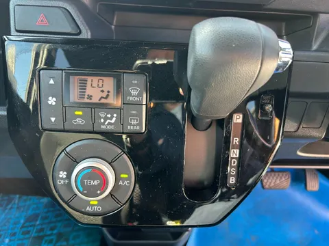 Toyota Pixis Mega