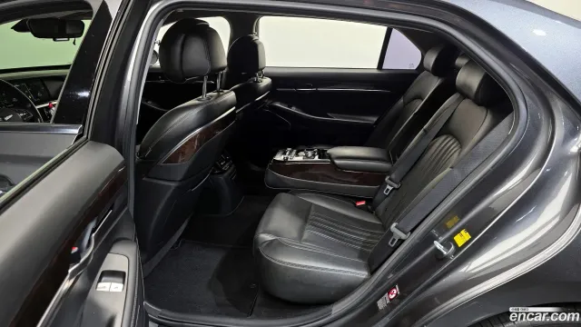 Genesis G90 (EQ900)