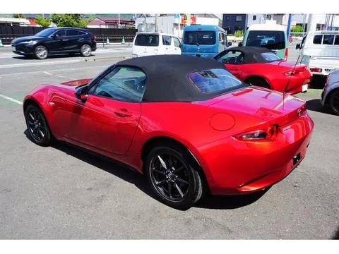 Mazda MX-5 (Roadster)