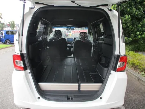 Honda Freed Spike