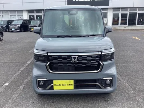 Honda N-BOX Custom