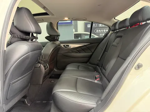 Infiniti Q50L