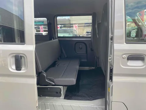Nissan Clipper Van