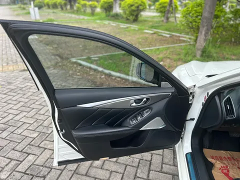 Infiniti Q50L