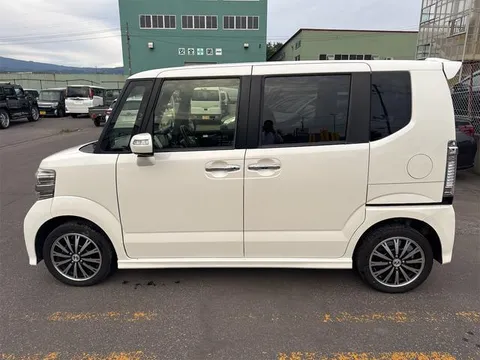 Honda N-BOX Custom