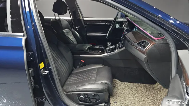 Genesis G90 (EQ900)
