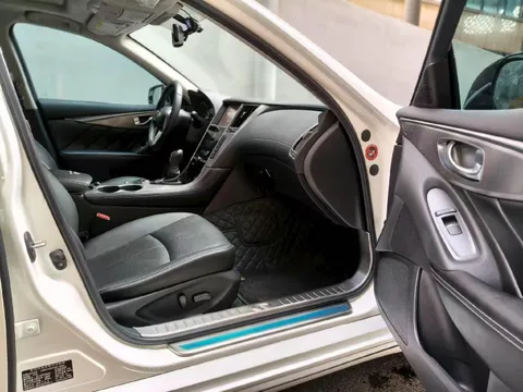 Infiniti Q50L