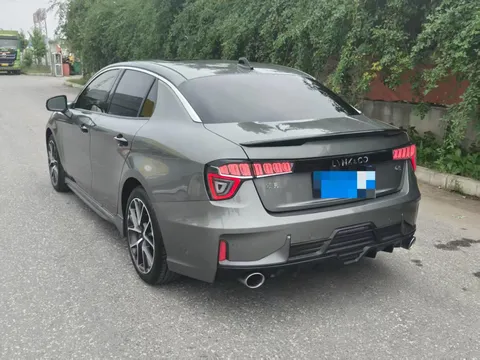 Lynk & Co 03