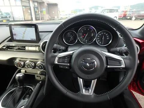 Mazda MX-5 (Roadster)