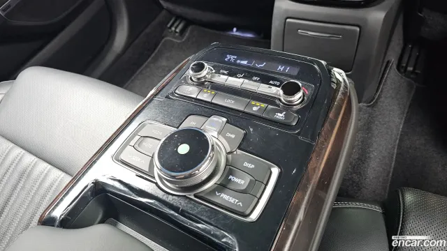 Genesis G90 (EQ900)