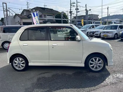 Daihatsu Mira Gino