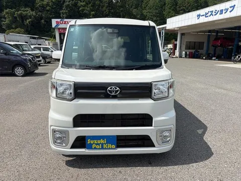 Toyota Pixis Mega