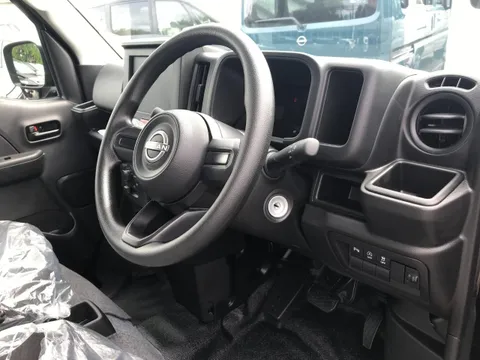 Nissan Clipper Van