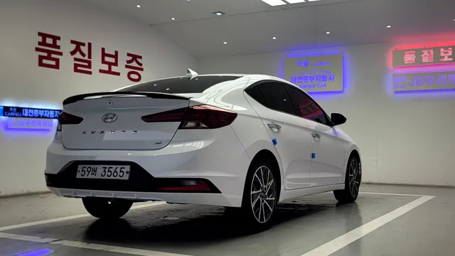 Hyundai Elantra (Avante)