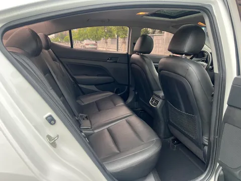 Hyundai Elantra (Avante)
