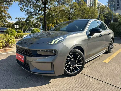 Lynk & Co 03