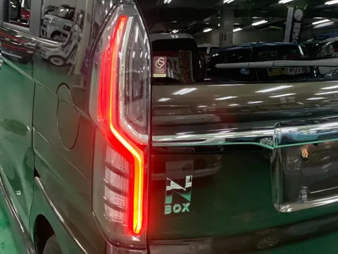 Honda N-BOX Custom