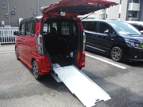 Honda N-BOX Custom
