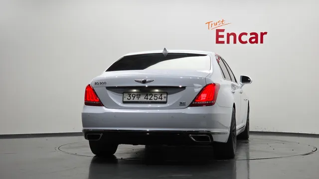 Genesis G90 (EQ900)