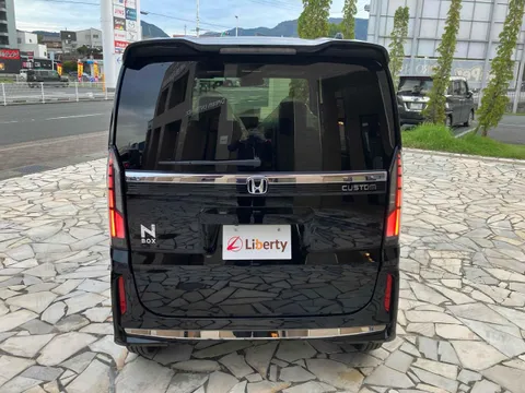 Honda N-BOX Custom
