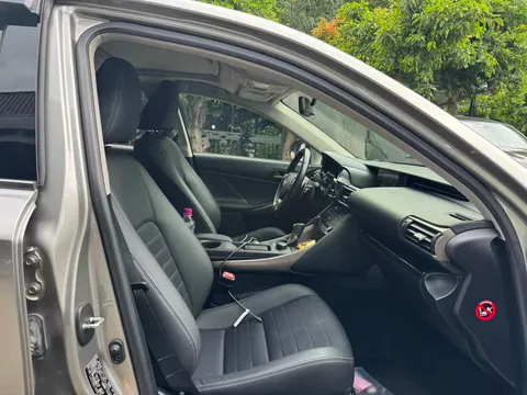 Lexus IS