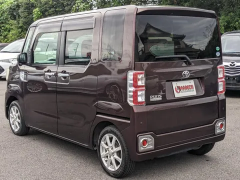 Toyota Pixis Mega