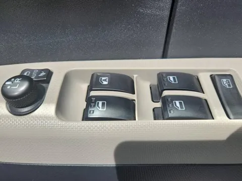 Daihatsu Mira Tocot