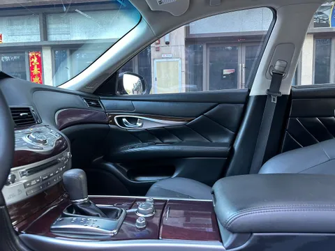 Infiniti Q70