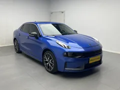 Lynk & Co 03