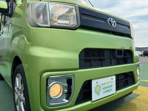 Toyota Pixis Mega