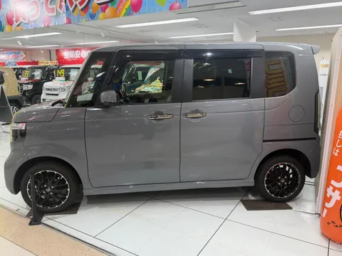 Honda N-BOX Custom