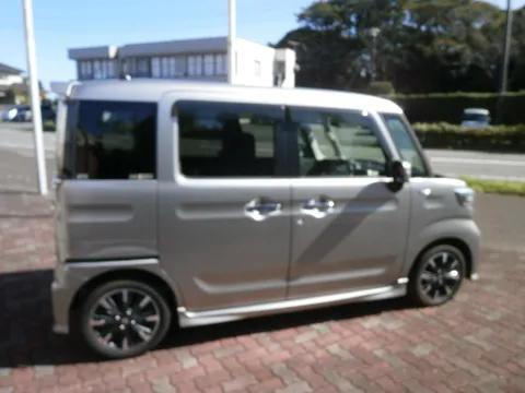 Suzuki Spacia Custom