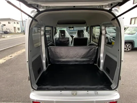 Nissan Clipper Van