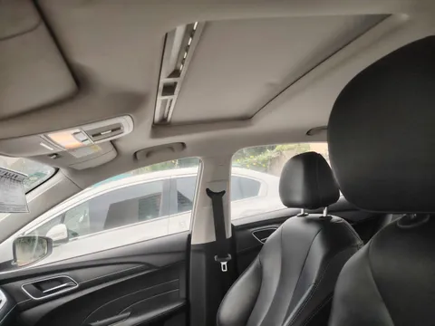 Roewe i5