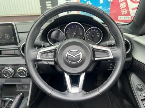 Mazda MX-5 (Roadster)
