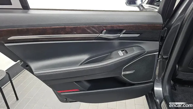 Genesis G90 (EQ900)