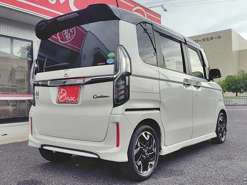 Honda N-BOX Custom