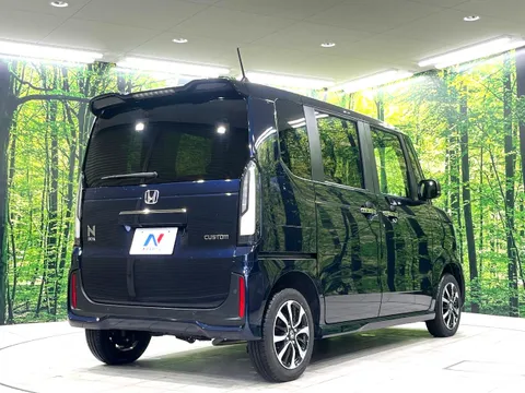 Honda N-BOX Custom