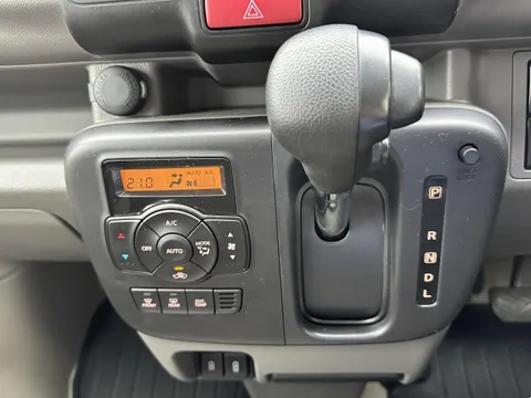 Nissan Clipper Van