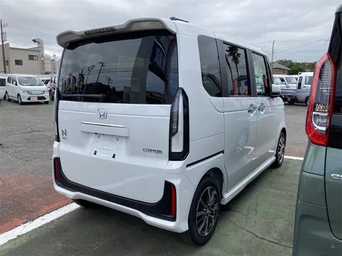 Honda N-BOX Custom