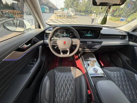 Hongqi HS5
