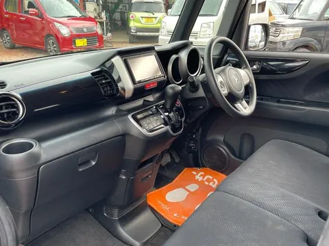 Honda N-BOX Custom