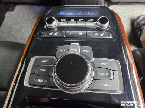 Genesis G90 (EQ900)
