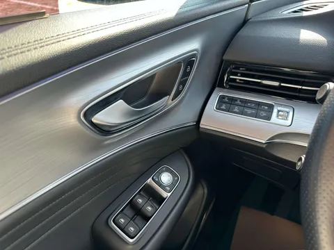 Roewe iMAX8
