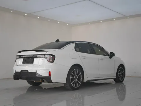 Lynk & Co 03