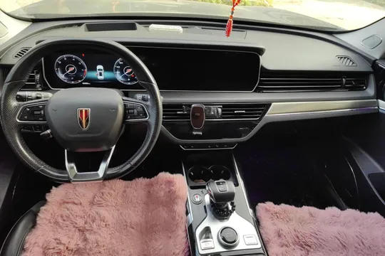 Hongqi HS5
