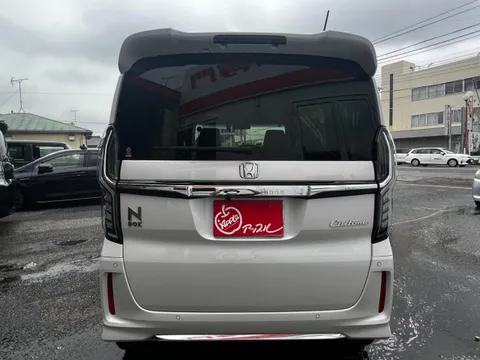 Honda N-BOX Custom