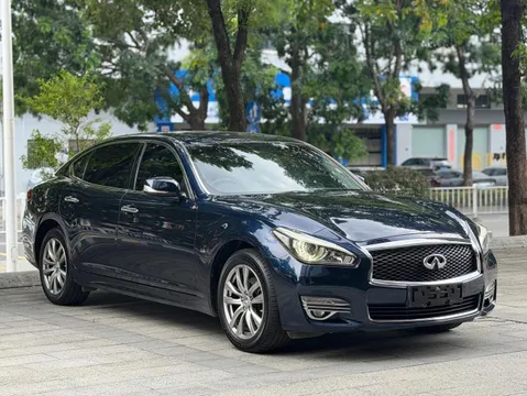 Infiniti Q70