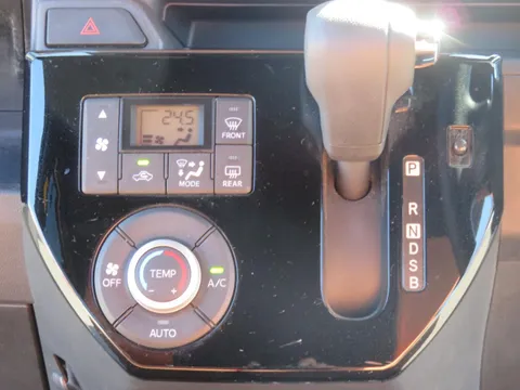 Toyota Pixis Mega